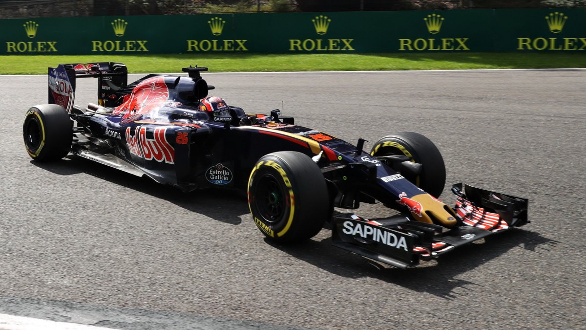 Daniil Kvjat v závodě v Belgii