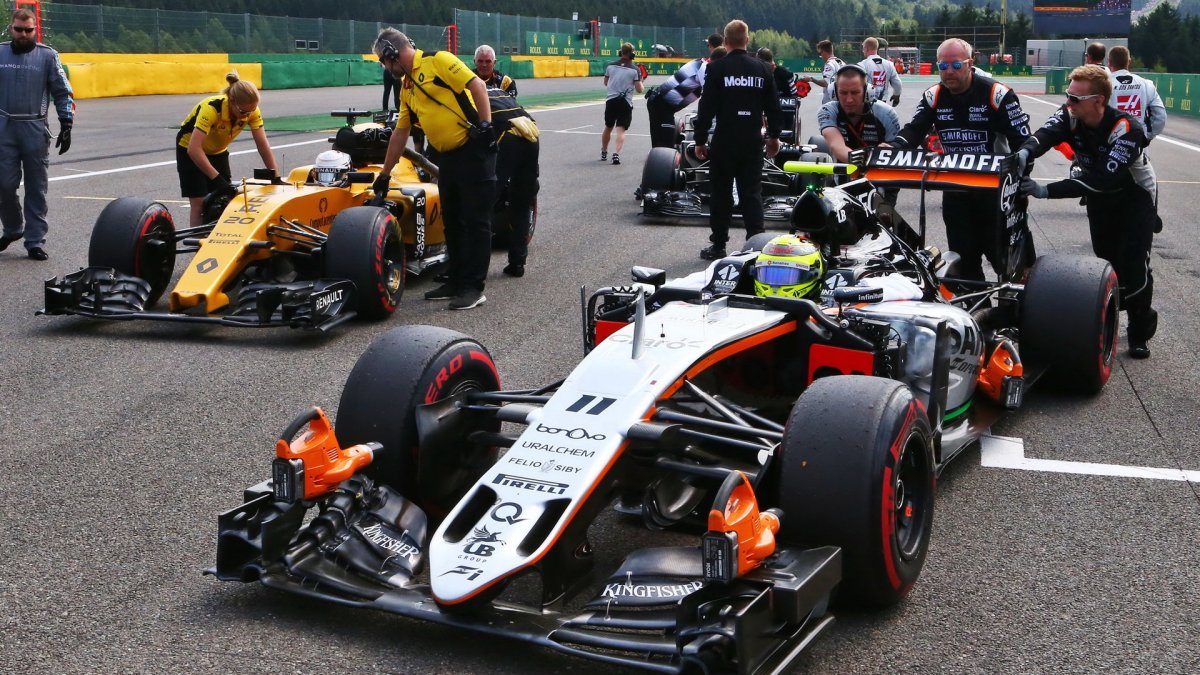 Sergio Pérez a Kevin Magnussen před závodem v Belgii