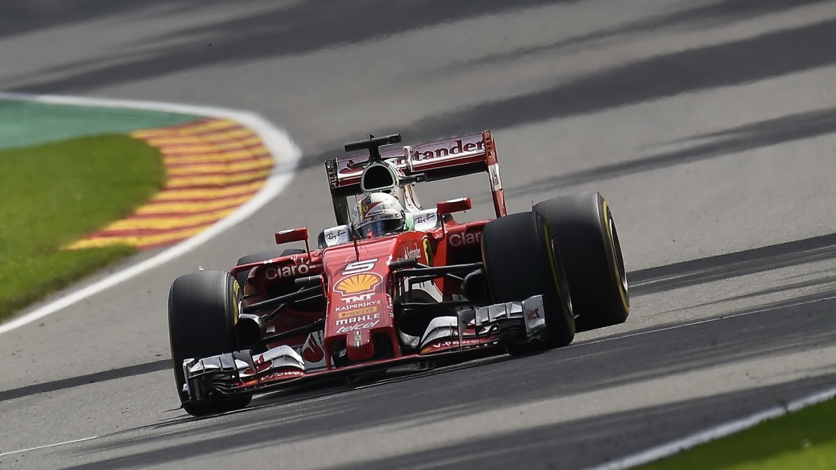 Sebastian Vettel v závodě v Belgii