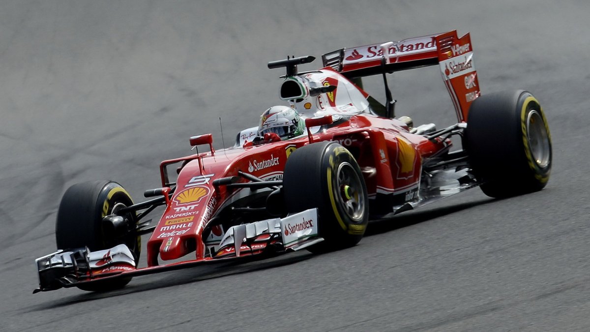 Sebastian Vettel v závodě v Belgii