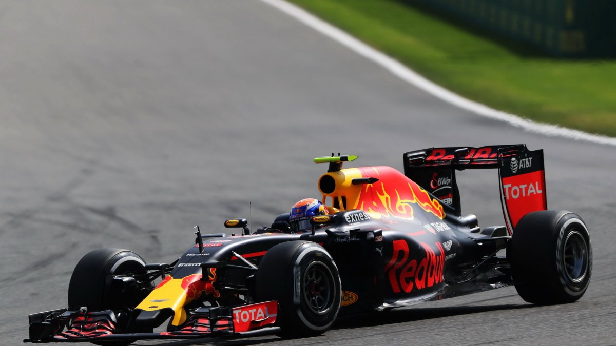 Max Verstappen v závodě v Belgii