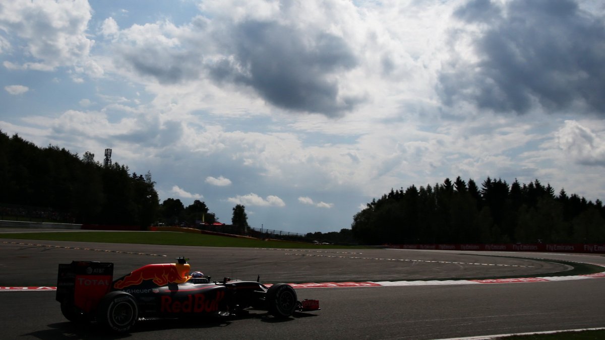 Max Verstappen v závodě v Belgii