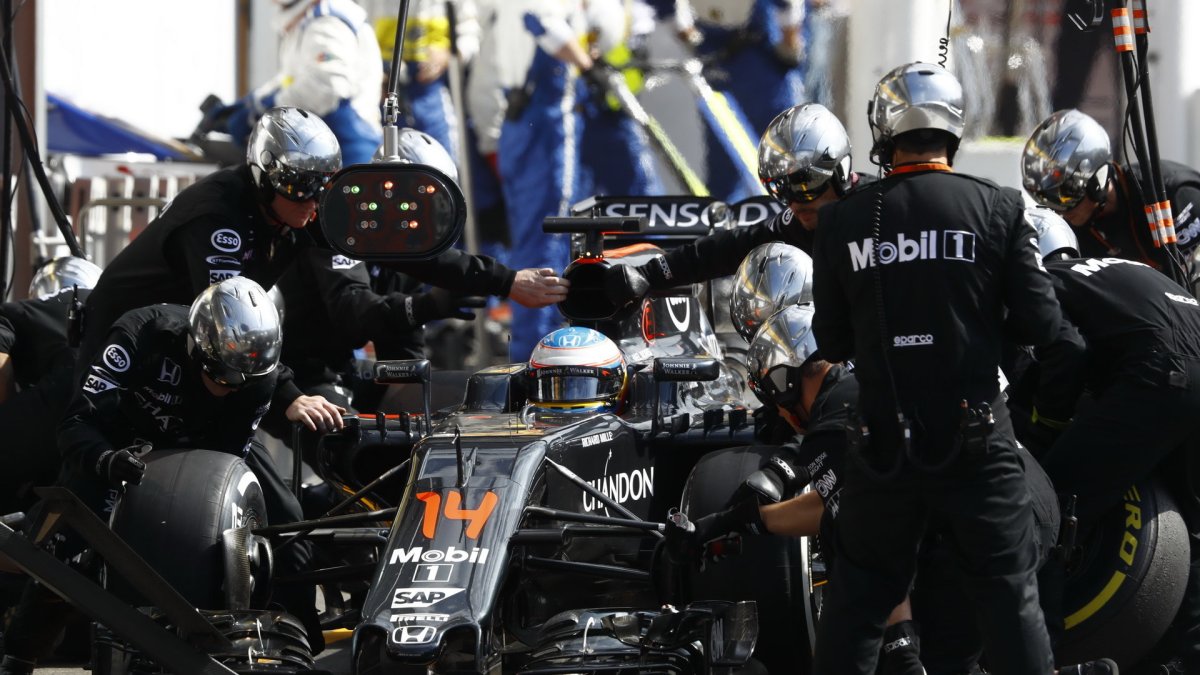 Fernando Alonso v závodě v Belgii