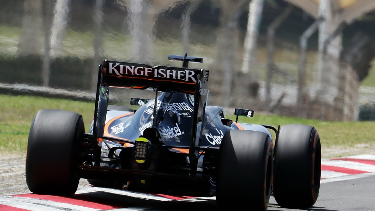 Nico Hülkenberg při pátečním tréninku v Malajsii