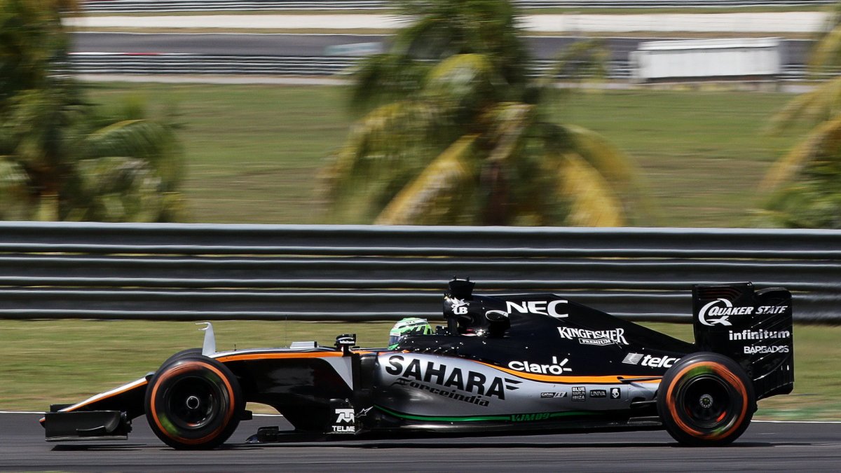 Nico Hülkenberg při pátečním tréninku v Malajsii