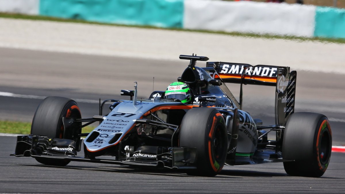 Nico Hülkenberg při pátečním tréninku v Malajsii