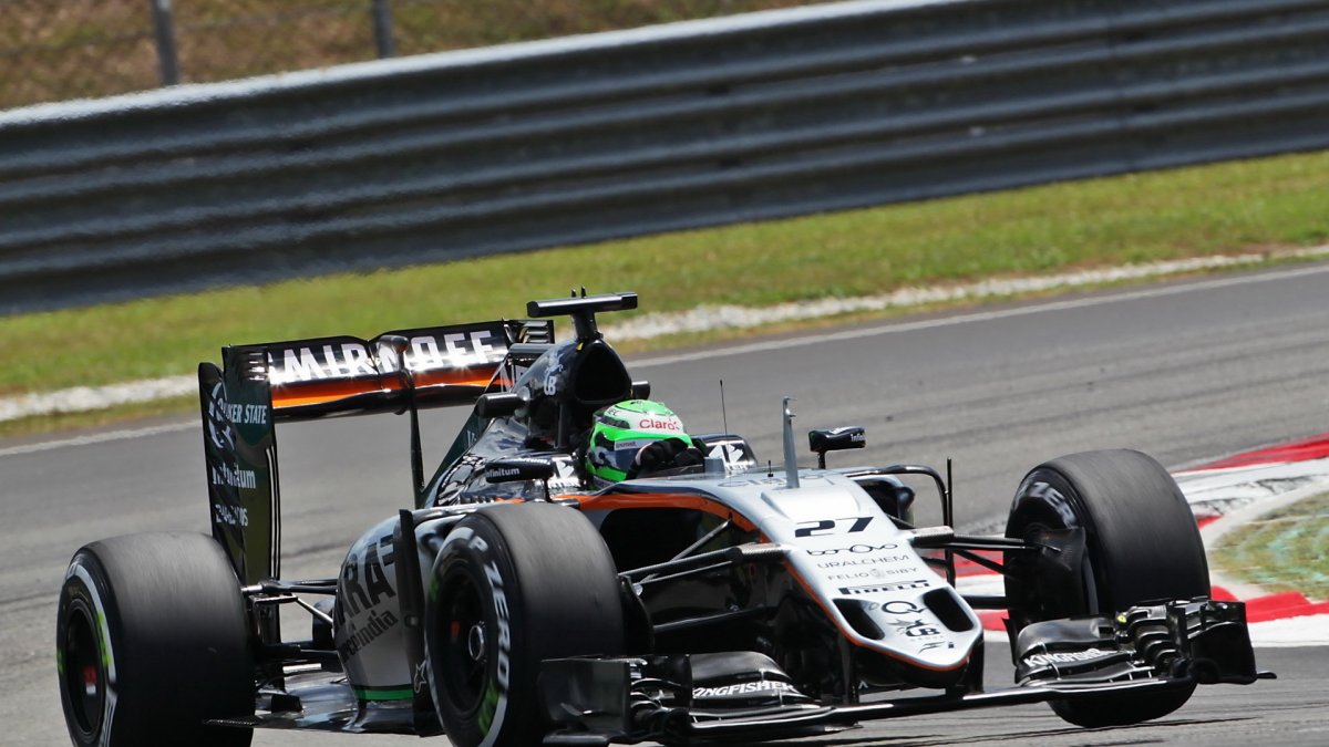 Nico Hülkenberg při pátečním tréninku v Malajsii