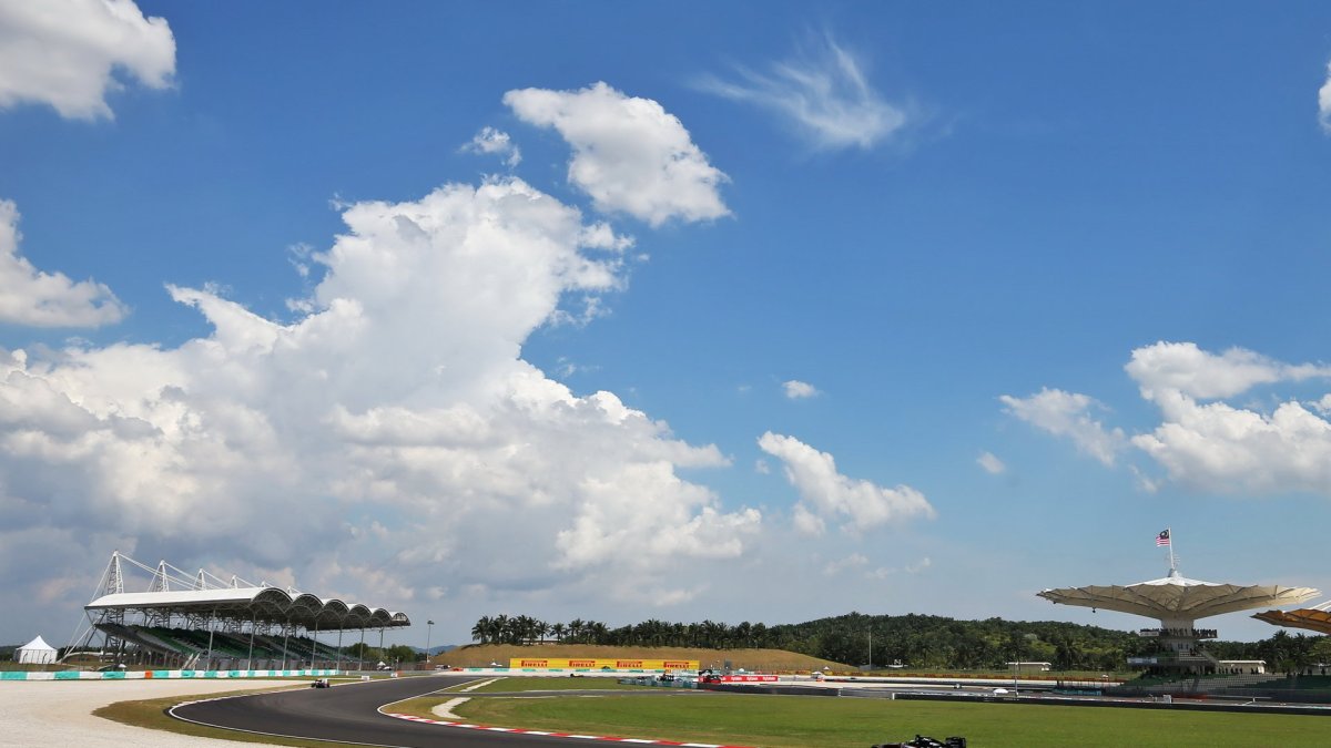 Nico Hülkenberg při pátečním tréninku v Malajsii