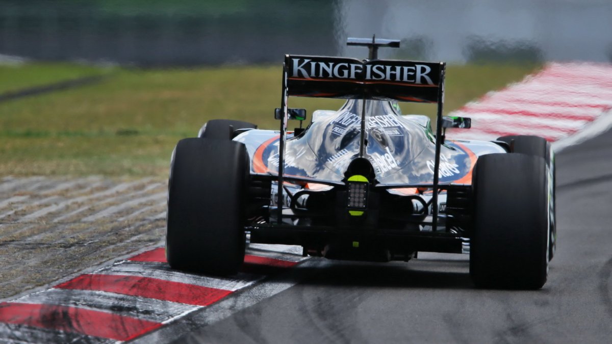 Nico Hülkenberg při pátečním tréninku v Malajsii