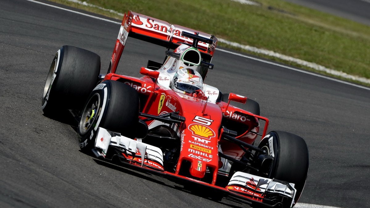 Sebastian Vettel při pátečním tréninku v Malajsii