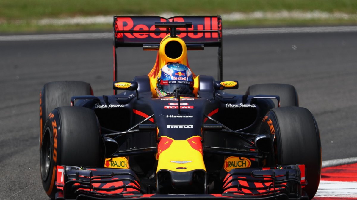 Daniel Ricciardo při pátečním tréninku v Malajsii