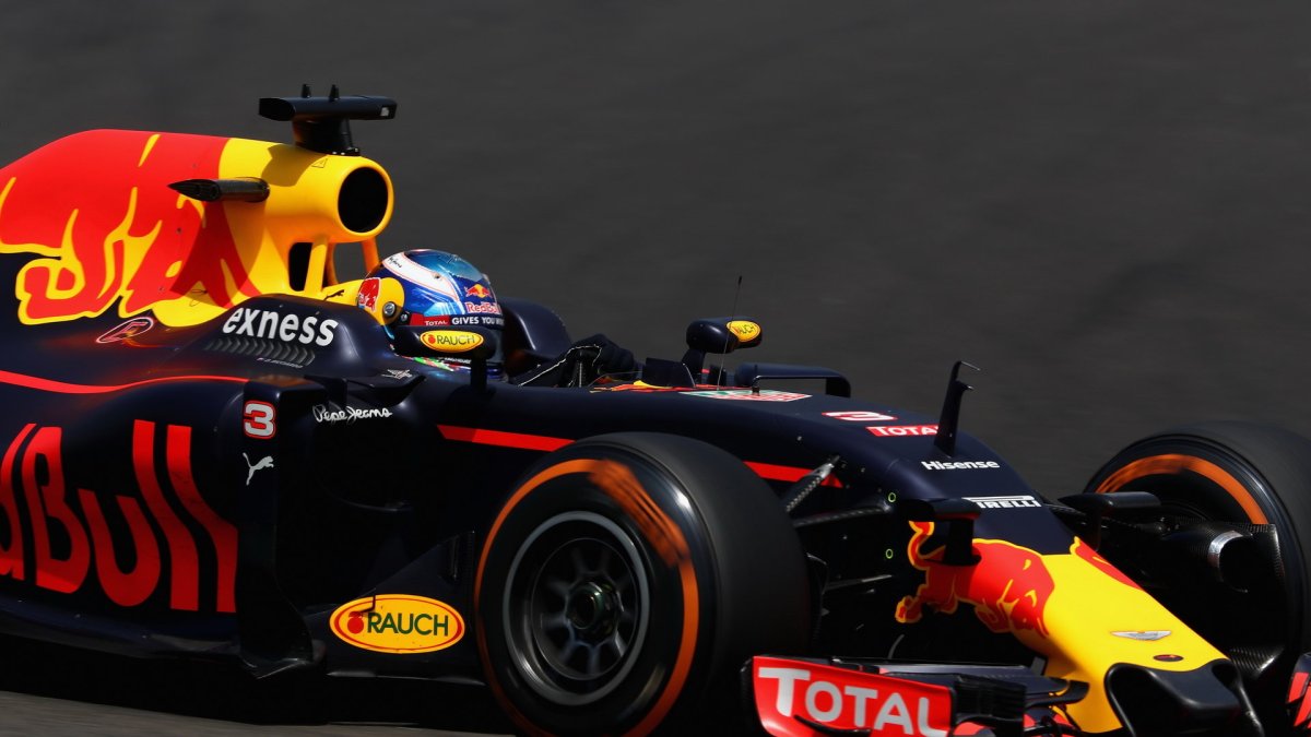 Daniel Ricciardo při pátečním tréninku v Malajsii