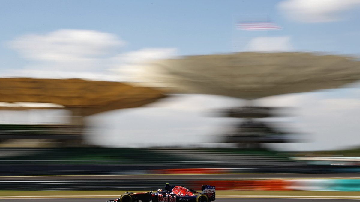 Carlos Sainz při pátečním tréninku v Malajsii