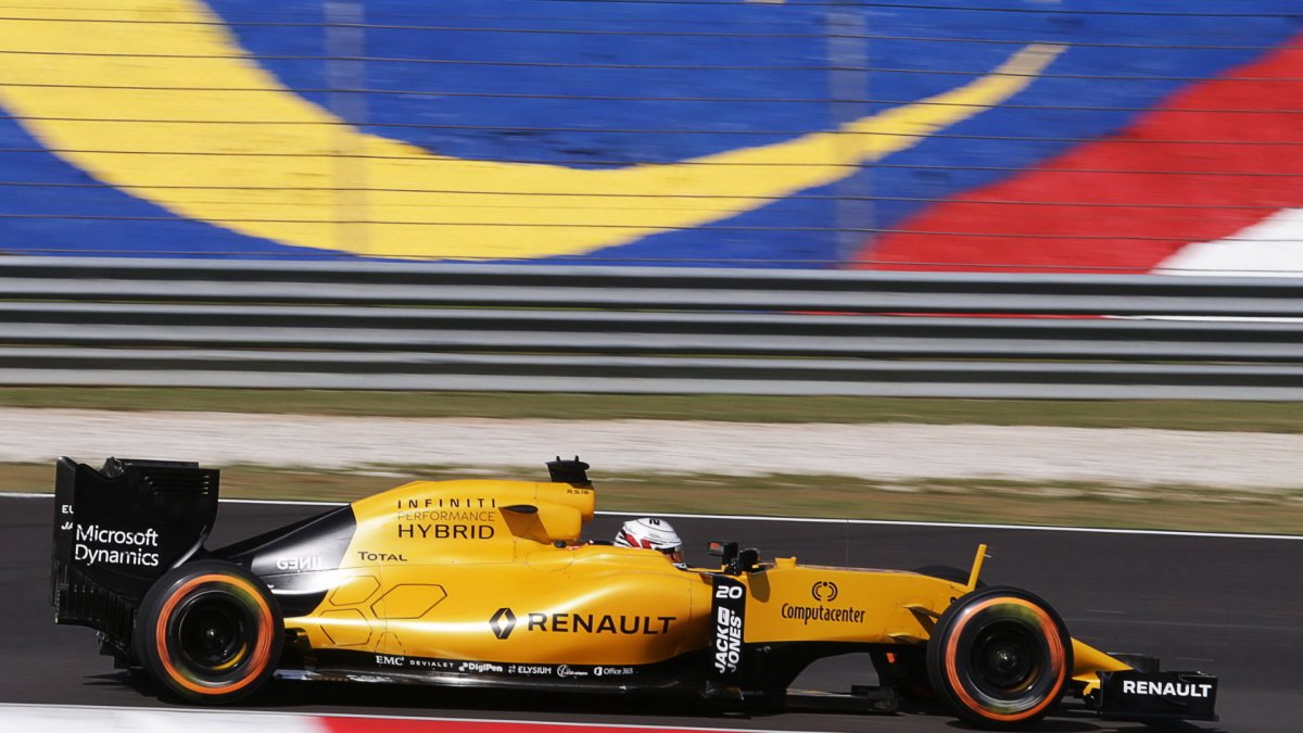 Kevin Magnussen při pátečním tréninku v Malajsii