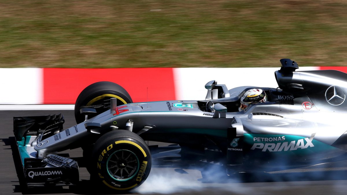 Lewis Hamilton probrzdil při pátečním tréninku v Malajsii