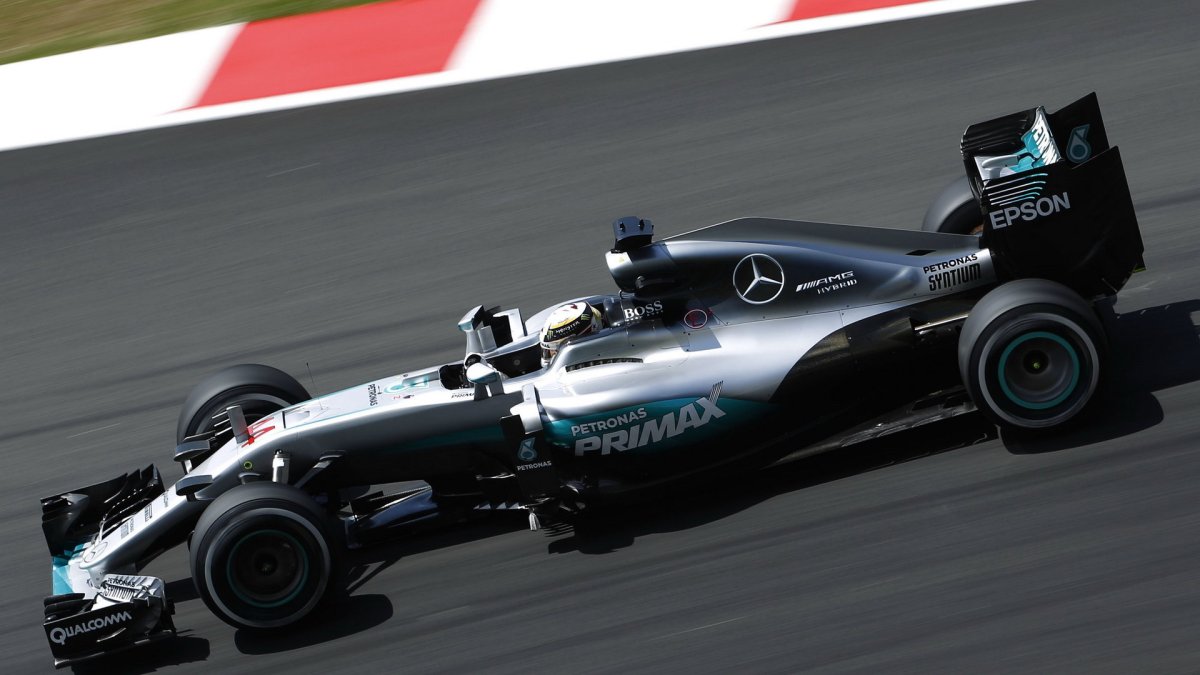 Lewis Hamilton při pátečním tréninku v Malajsii