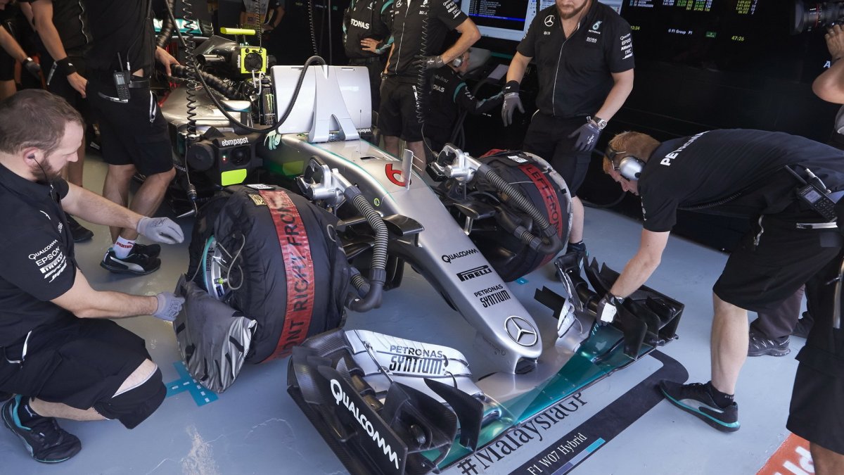 Nico Rosberg při pátečním tréninku v Malajsii