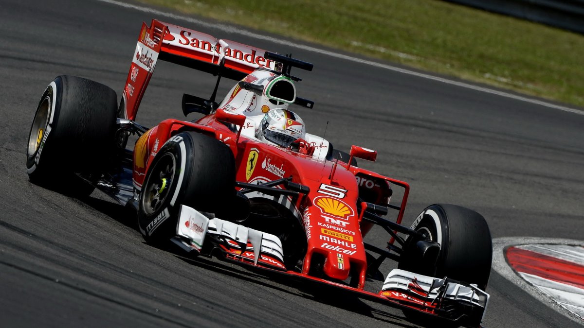 Sebastian Vettel při pátečním tréninku v Malajsii