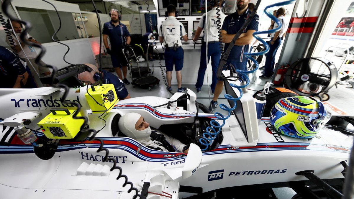 Felipe Massa při pátečním tréninku v Malajsii