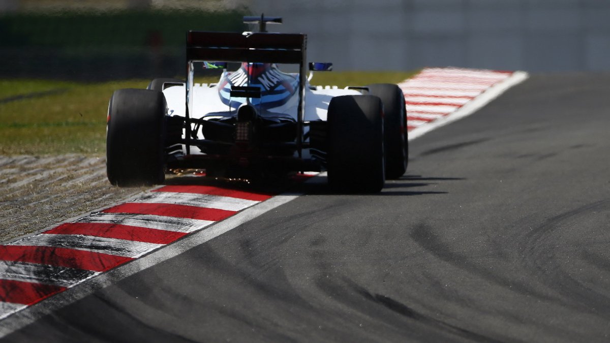 Felipe Massa při pátečním tréninku v Malajsii