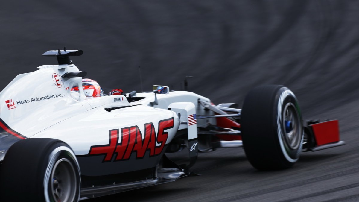 Romain Grosjean při pátečním tréninku v Malajsii