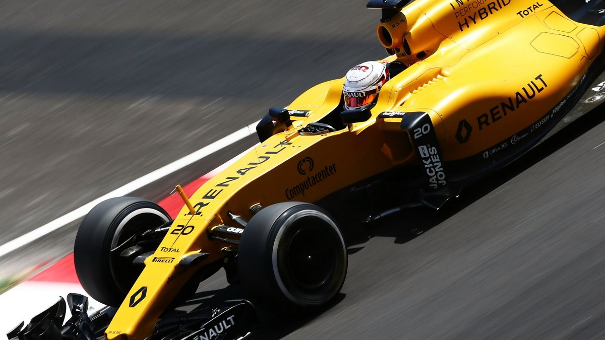 Kevin Magnussen při pátečním tréninku v Malajsii