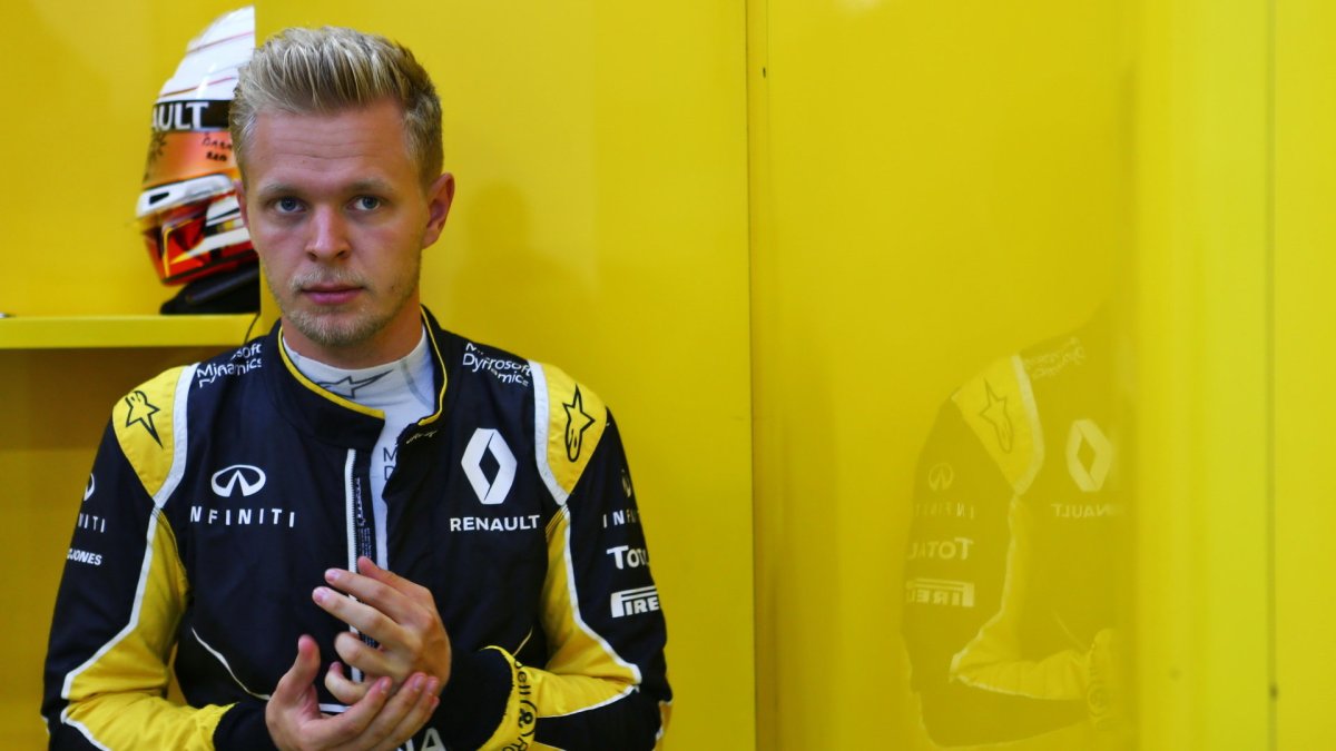 Kevin Magnussen při pátečním tréninku v Malajsii