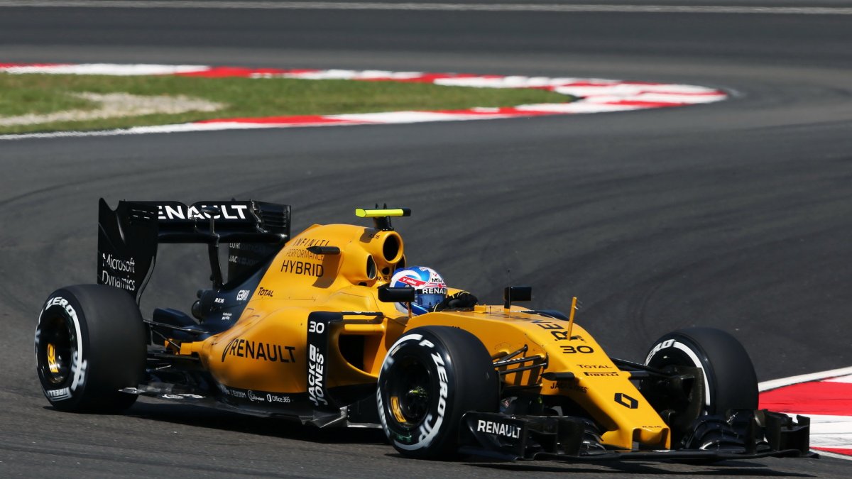 Jolyon Palmer při pátečním tréninku v Malajsii