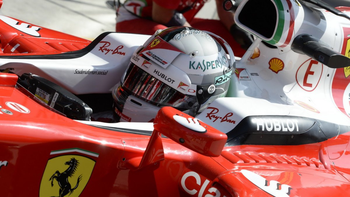 Sebastian Vettel při pátečním tréninku v Malajsii