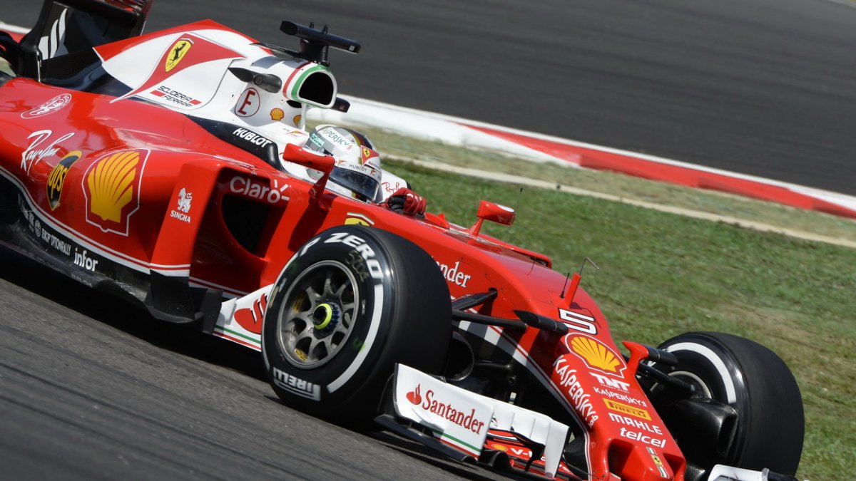 Sebastian Vettel při pátečním tréninku v Malajsii