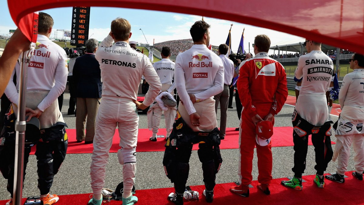 Piloti při slavnostním zahájení závodu v Austinu