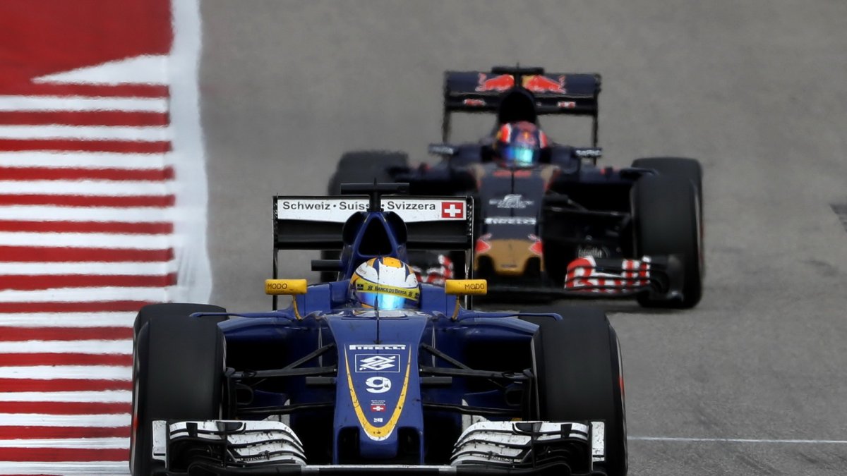 Marcus Ericsson a Daniil Kvjat v závodě v Austinu