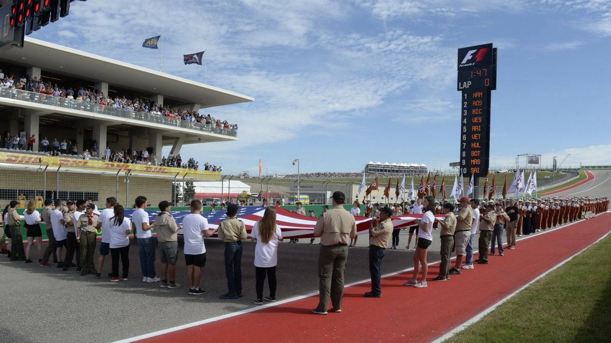 Slavnostní zahájení před závodem v Austinu