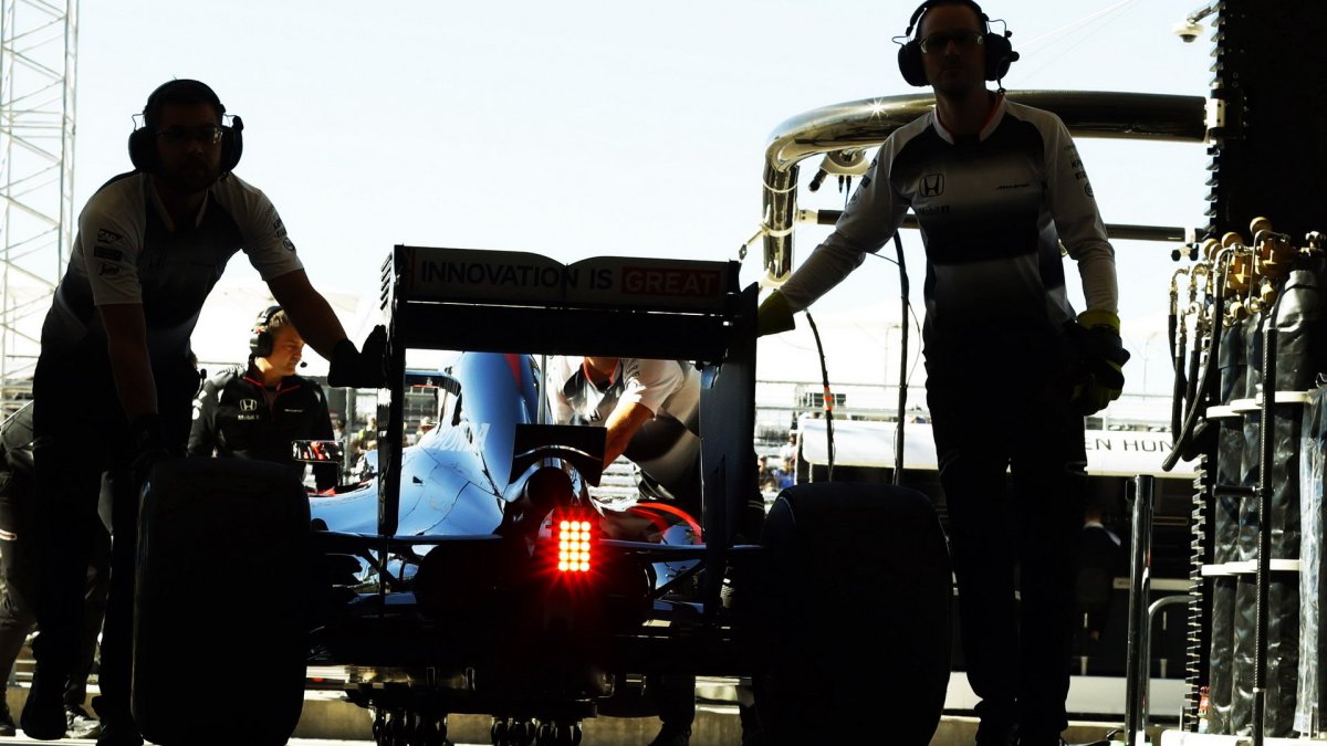 Jenson Button v kvalifikaci v Austinu