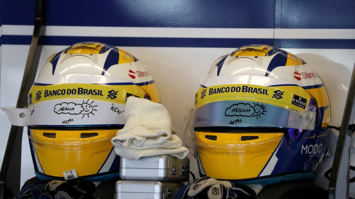 Přilby Marcuse Ericssona pro pátečním trénink v Austinu