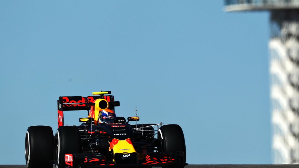 Max Verstappen při pátečním tréninku v Austinu