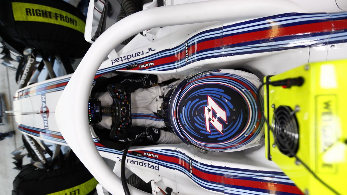 Valtteri Bottas s ochranou kokpitu při pátečním tréninku v Austinu