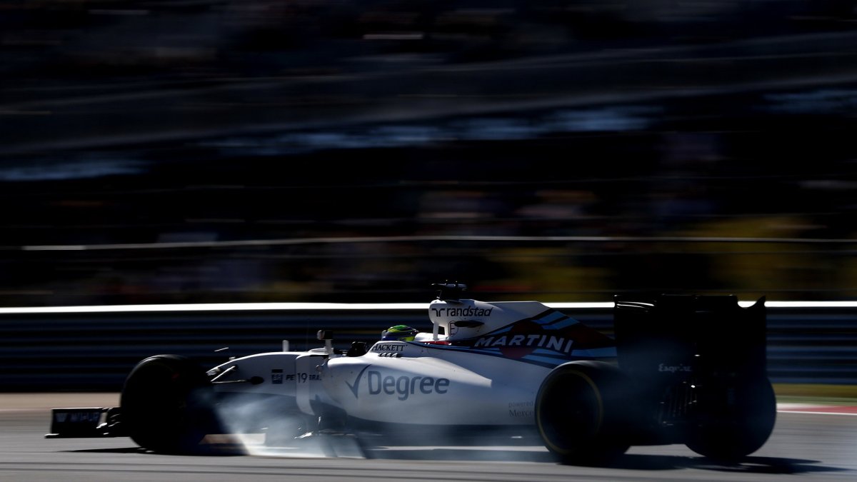 Felipe Massa probrzdil při pátečním tréninku v Austinu