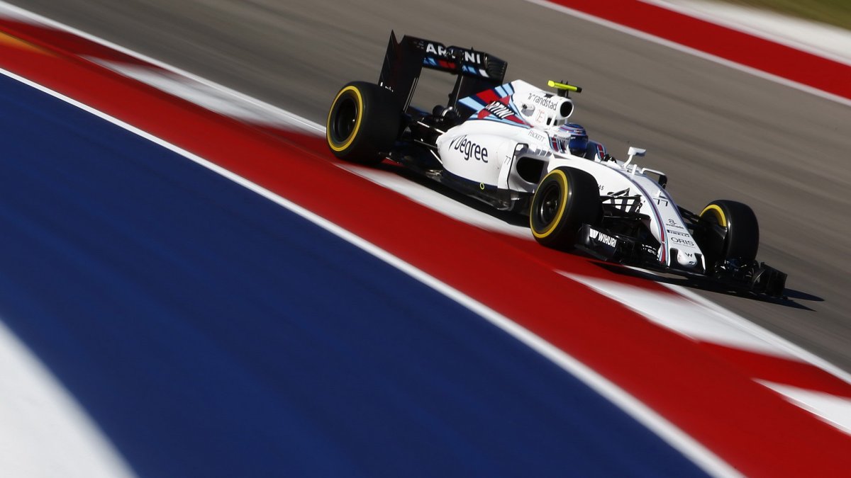 Valtteri Bottas při pátečním tréninku v Austinu