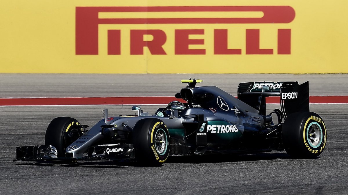 Nico Rosberg při pátečním tréninku v Austinu