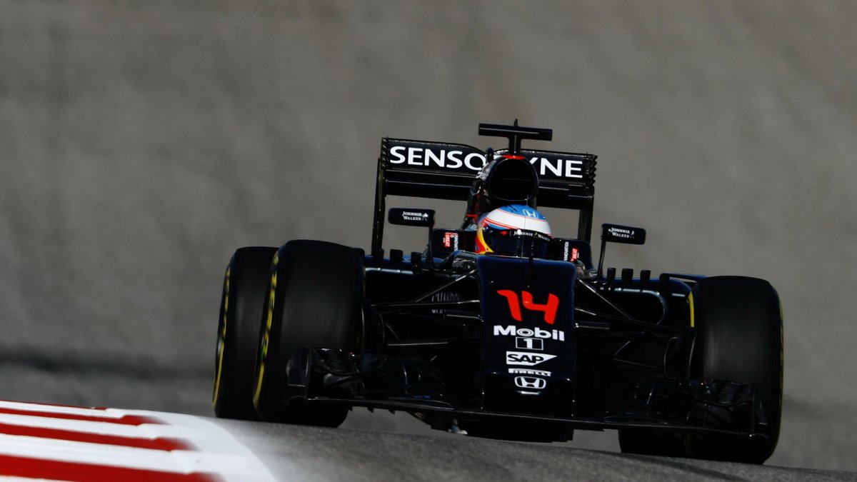 Fernando Alonso při pátečním tréninku v Austinu