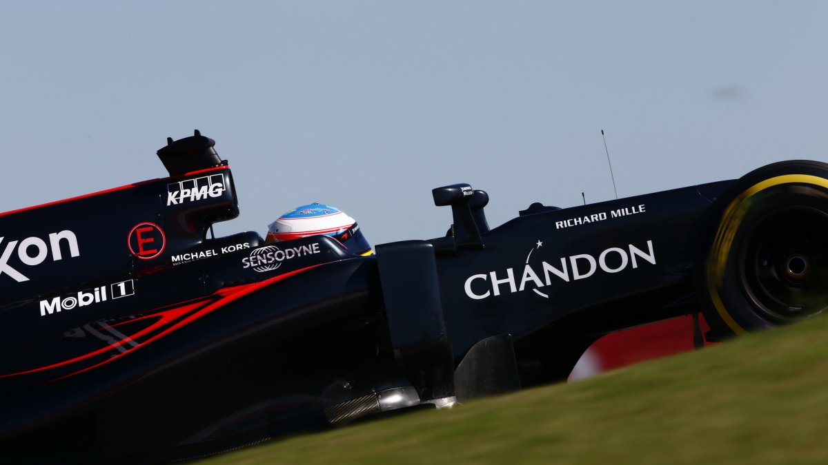 Fernando Alonso při pátečním tréninku v Austinu