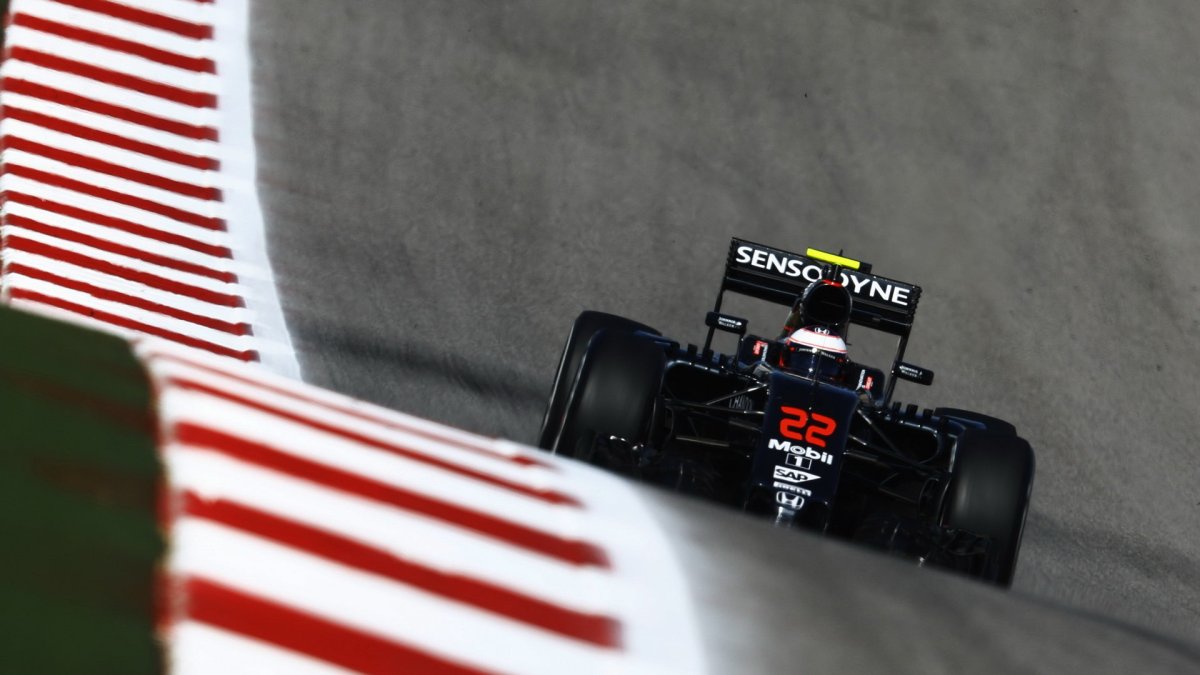 Jenson Button při pátečním tréninku v Austinu