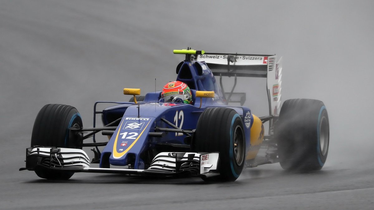 Felipe Nasr počas deštivého závodu v Brazílii