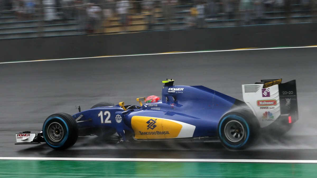 Felipe Nasr počas deštivého závodu v Brazílii