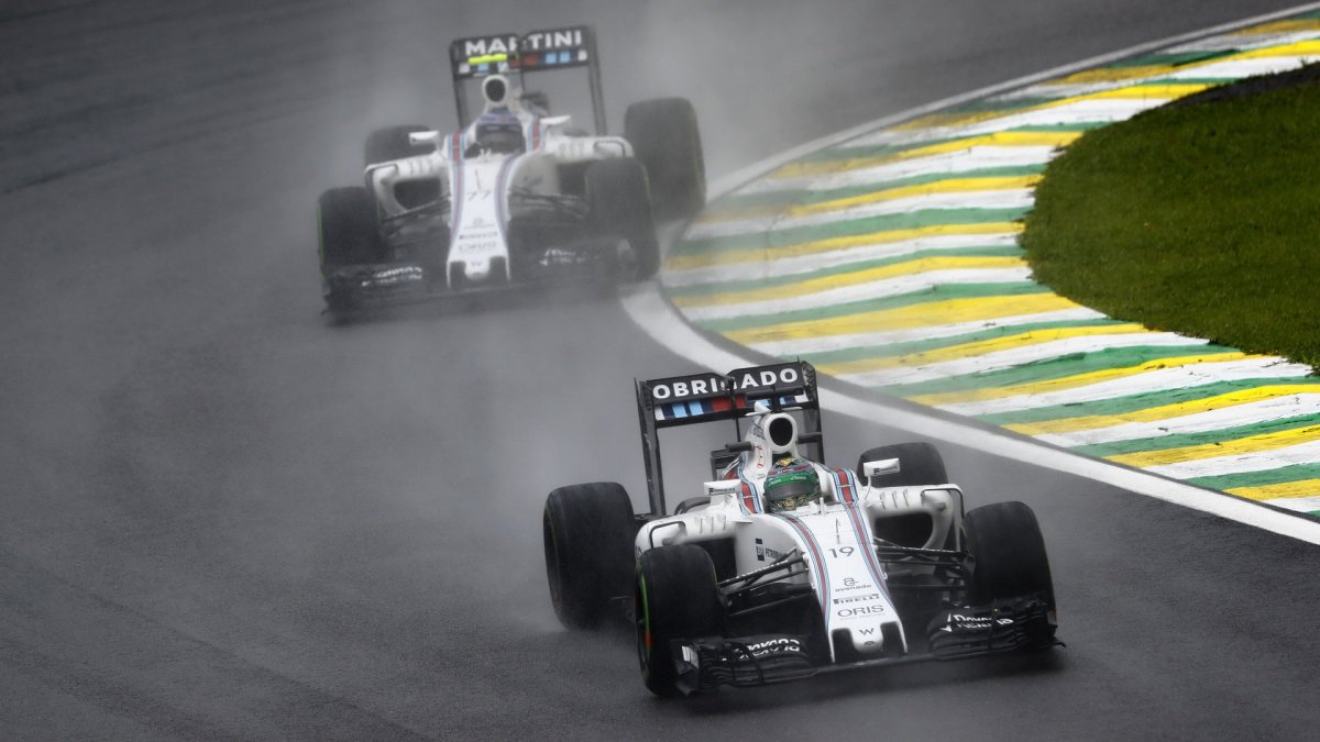 Felipe Massa před Valtterim Bottasem ve Velké ceně Brazílie
