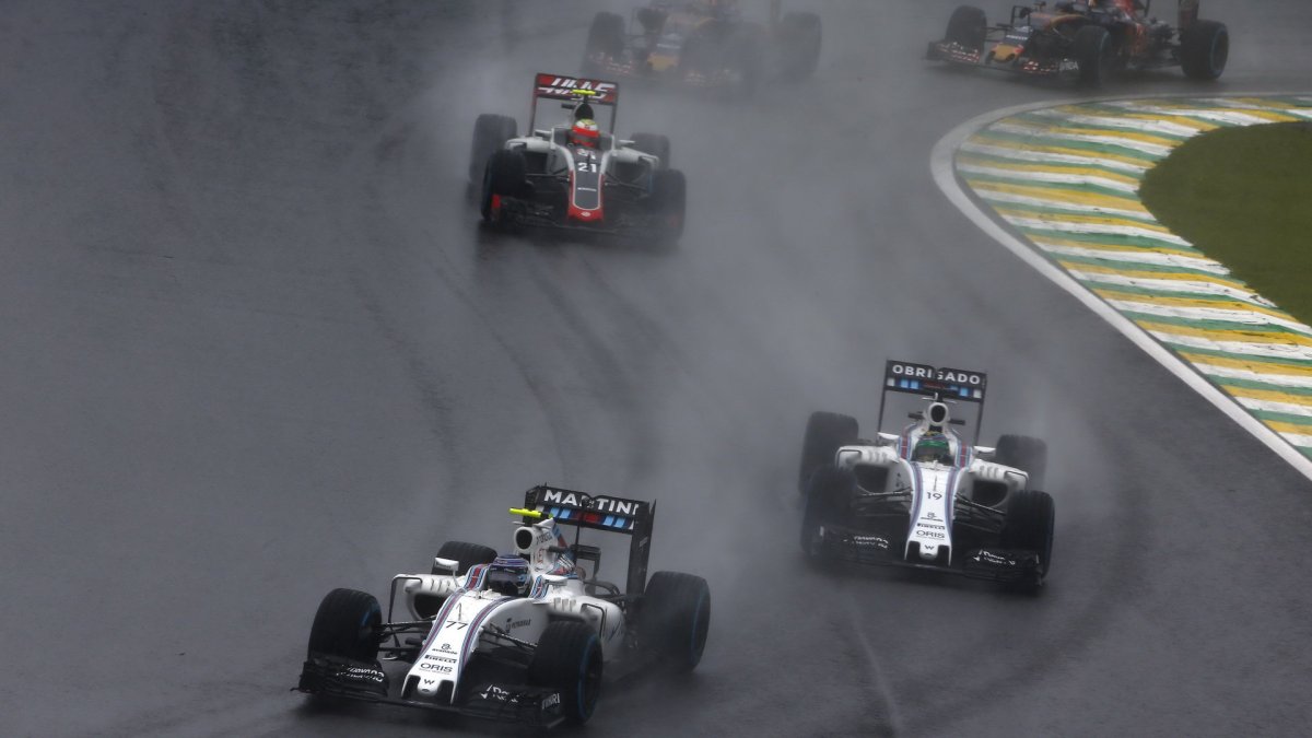 Felipe Massa za Valtterim Bottasem ve Velké ceně Brazílie