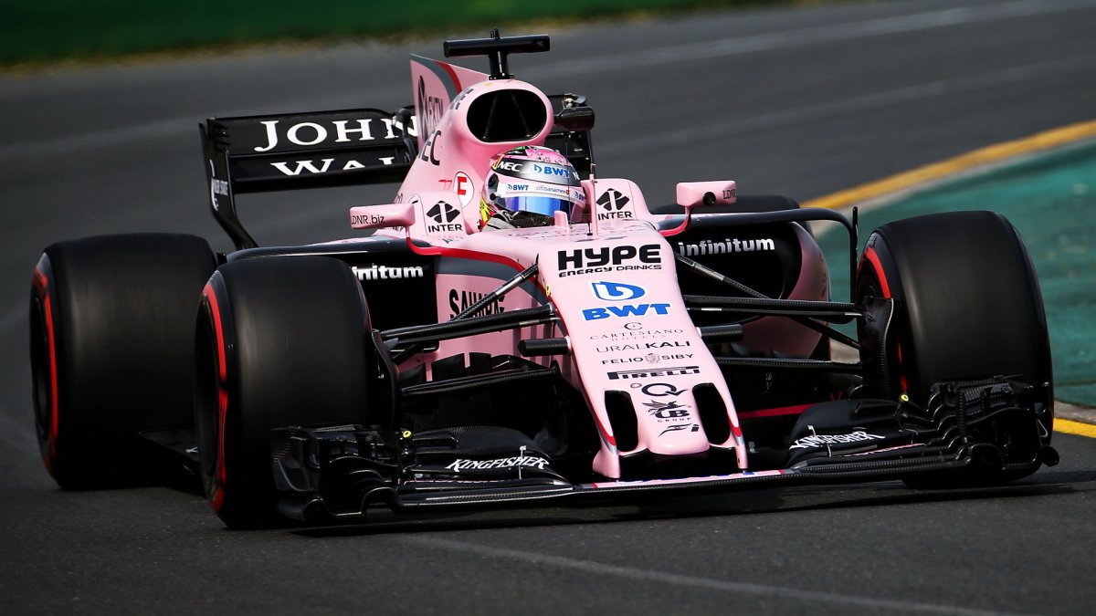 Esteban Ocon s Force Indií VJM10 během tréninku v Austrálii