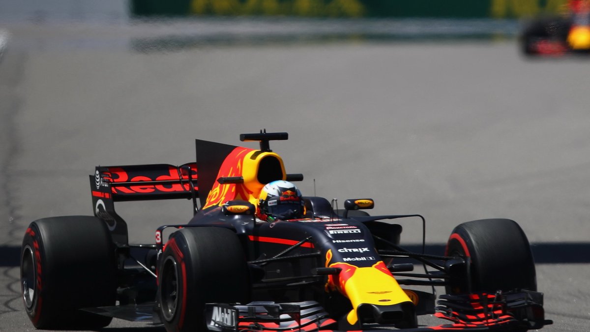 Daniel Ricciardo při pátečním tréninku v Soči