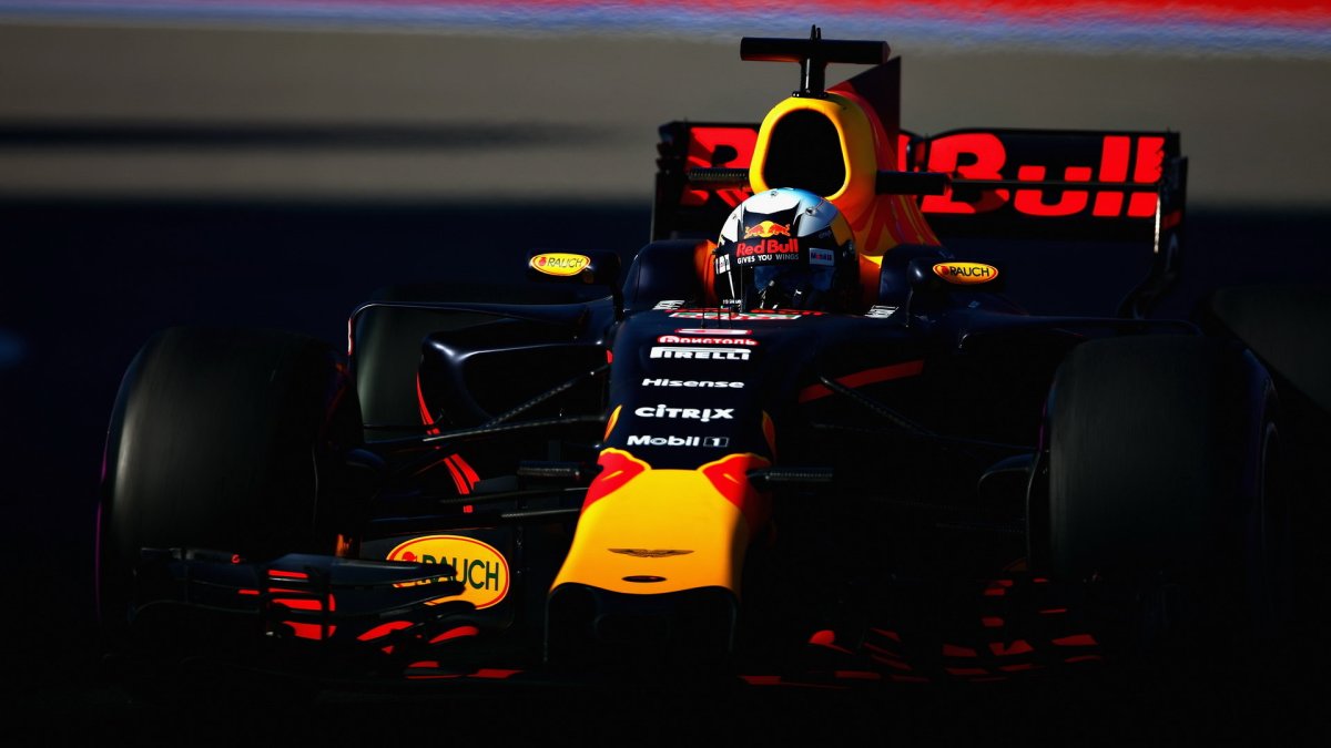 Daniel Ricciardo při pátečním tréninku v Soči